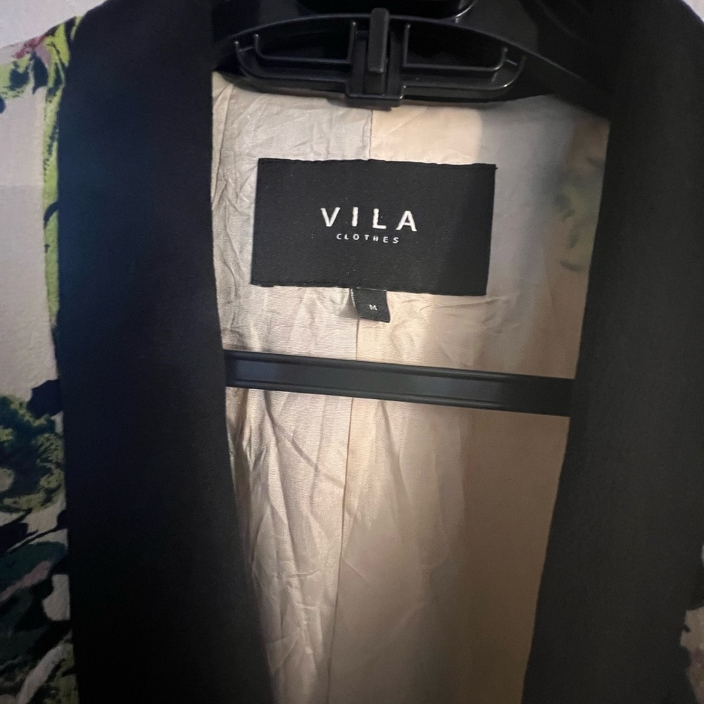 NEW VILA Floral Jacket with Black Trim - Picture 3 of 8